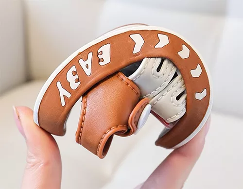 Riveted children's LED light lightweight sandals